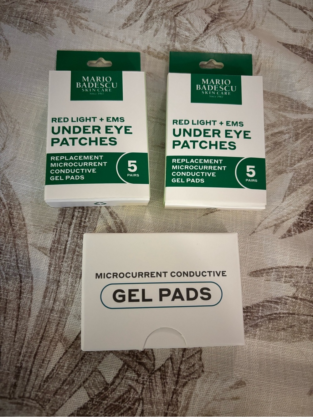 Mario Badescu Red Light + EMS Under Eye Patches - White & Green Packaging